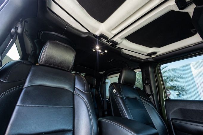 Подержанный Jeep Wrangler IV (JL), 3.6 л, 2021 в Дубае от Linda Cars Зеленый цвет. GCC | AUTO.AE