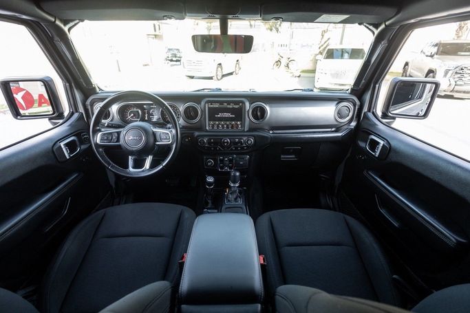 Подержанный Jeep Wrangler IV (JL), 3.6 л, 2021 в Дубае от Linda Cars Серебристый цвет. GCC | AUTO.AE