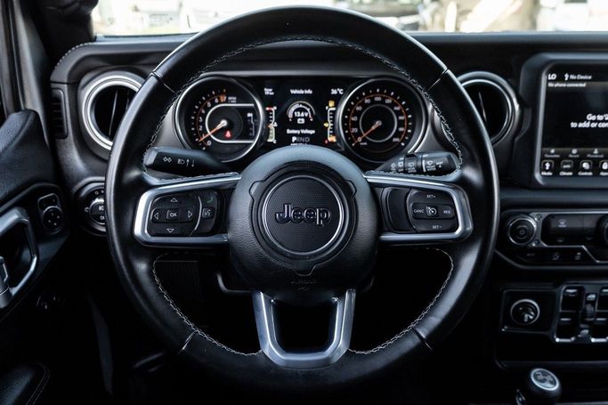 Подержанный Jeep Wrangler IV (JL), 3.6 л, 2021 в Дубае от Linda Cars Серебристый цвет. GCC | AUTO.AE