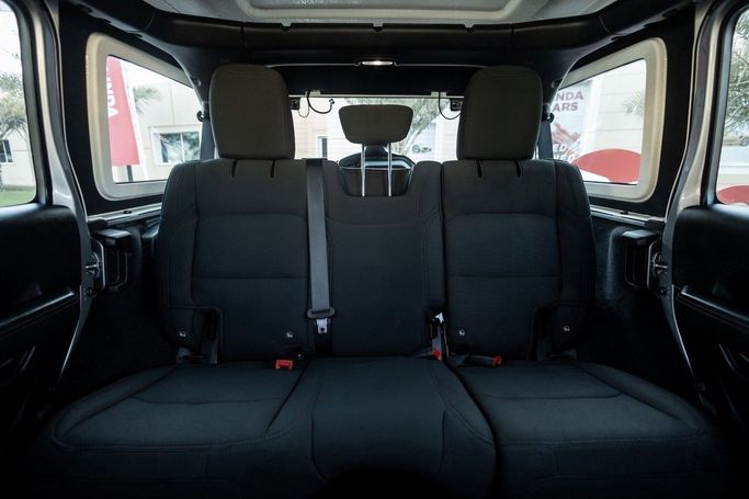 Подержанный Jeep Wrangler IV (JL), 3.6 л, 2021 в Дубае от Linda Cars Серебристый цвет. GCC | AUTO.AE