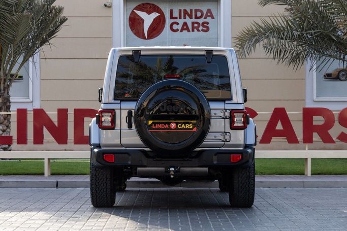 Подержанный Jeep Wrangler IV (JL), 3.6 л, 2021 в Дубае от Linda Cars Серебристый цвет. GCC | AUTO.AE