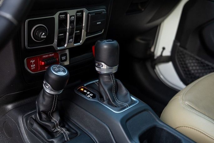 Used Jeep Wrangler III (JK), 3.6 l, 2018 in Dubai by Linda Cars, White color. GCC Specs | AUTO.AE