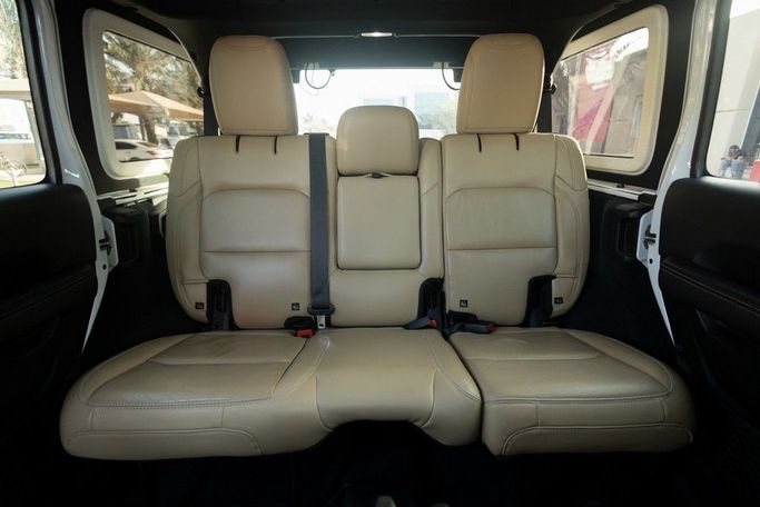 Used Jeep Wrangler III (JK), 3.6 l, 2018 in Dubai by Linda Cars, White color. GCC Specs | AUTO.AE