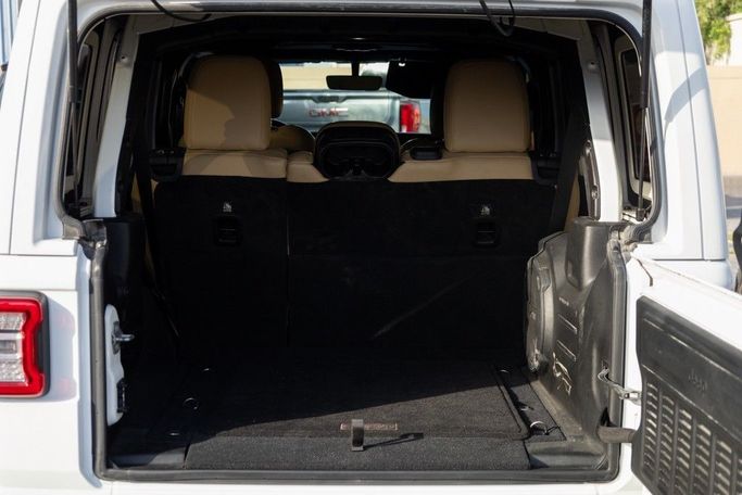 Used Jeep Wrangler III (JK), 3.6 l, 2018 in Dubai by Linda Cars, White color. GCC Specs | AUTO.AE