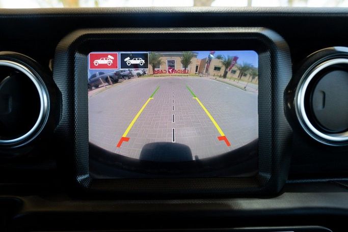 Подержанный Jeep Wrangler IV (JL), 6.4 л, 2023 в Дубае от Linda Cars Зеленый цвет. GCC | AUTO.AE