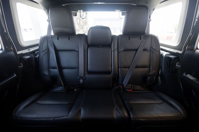 Подержанный Jeep Wrangler IV (JL), 6.4 л, 2023 в Дубае от Linda Cars Зеленый цвет. GCC | AUTO.AE