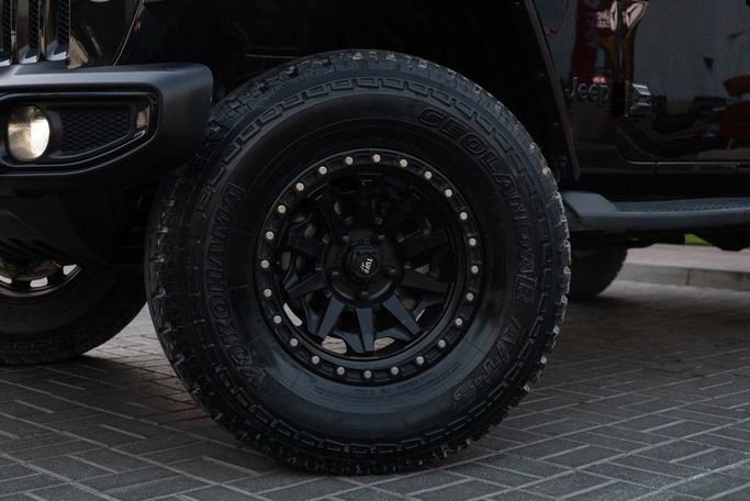 Подержанный Jeep Wrangler IV (JL), 3.6 л, 2021 в Дубае от Linda Cars Черный цвет. Американская | AUTO.AE