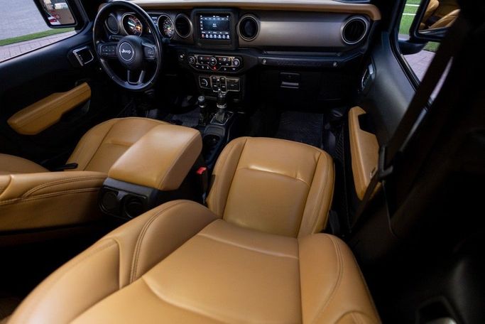 Подержанный Jeep Wrangler IV (JL), 3.6 л, 2021 в Дубае от Linda Cars Черный цвет. Американская | AUTO.AE