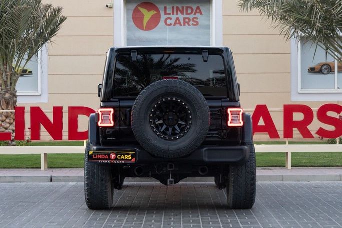Подержанный Jeep Wrangler IV (JL), 3.6 л, 2021 в Дубае от Linda Cars Черный цвет. Американская | AUTO.AE