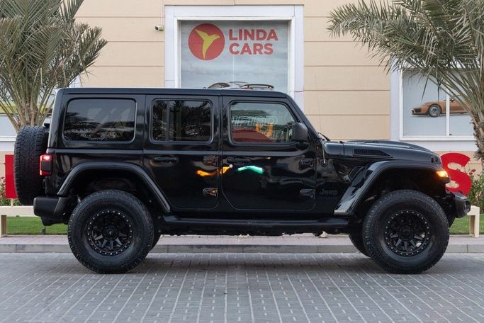 Подержанный Jeep Wrangler IV (JL), 3.6 л, 2021 в Дубае от Linda Cars Черный цвет. Американская | AUTO.AE