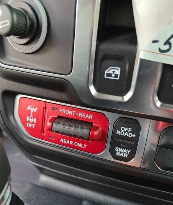 Новый Jeep Wrangler IV (JL) Рестайлинг, 3.6 л, 2023 в Дубае от Mohamed Hakim Motors Синий цвет. GCC | AUTO.AE