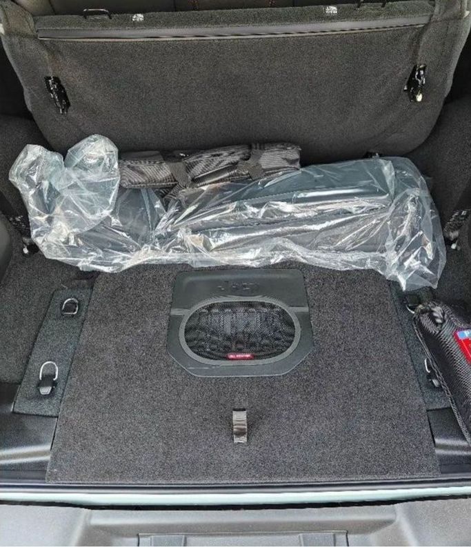 Новый Jeep Wrangler IV (JL) Рестайлинг, 3.6 л, 2023 в Дубае от Mohamed Hakim Motors Синий цвет. GCC | AUTO.AE