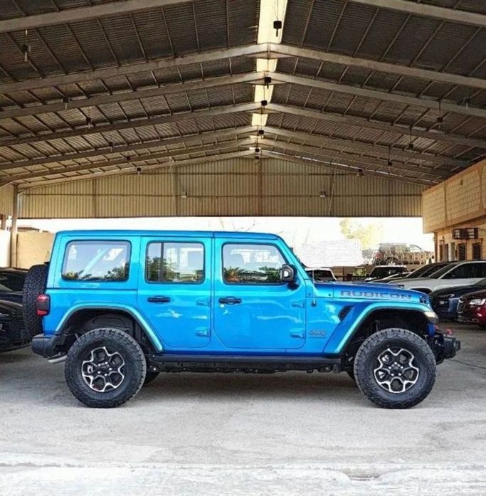 Новый Jeep Wrangler IV (JL) Рестайлинг, 3.6 л, 2023 в Дубае от Mohamed Hakim Motors Синий цвет. GCC | AUTO.AE