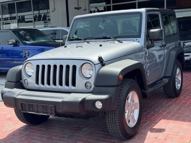 Подержанный Jeep Wrangler IV (JL), 2.0 л, 2017 в Дубае от Al Faisal Motors Серебристый цвет. GCC | AUTO.AE