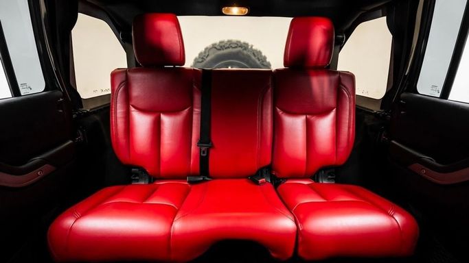 Подержанный Jeep Wrangler SoFlo Customs III (JK), 3.6 л, 2017 в Дубае от Al Ain Class Motors Черный цвет. Американская | AUTO.AE