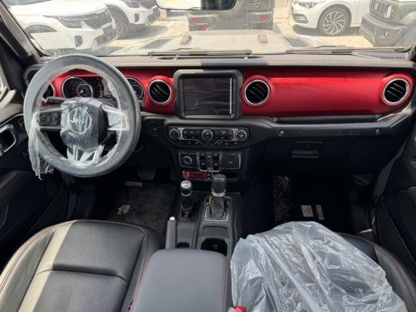 Новый Jeep Wrangler IV (JL), 2.0 л, 2022 в Дубае от Titanum Cars Серый цвет. Other | AUTO.AE