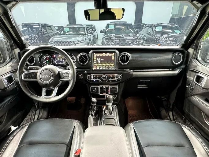 Подержанный Jeep Wrangler IV (JL), 2.0 л, 2022 в Дубае от Hot Wheel Used Motors Серый цвет. Other | AUTO.AE