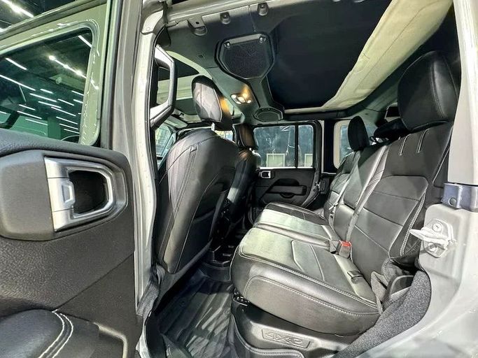 Подержанный Jeep Wrangler IV (JL), 2.0 л, 2022 в Дубае от Hot Wheel Used Motors Серый цвет. Other | AUTO.AE