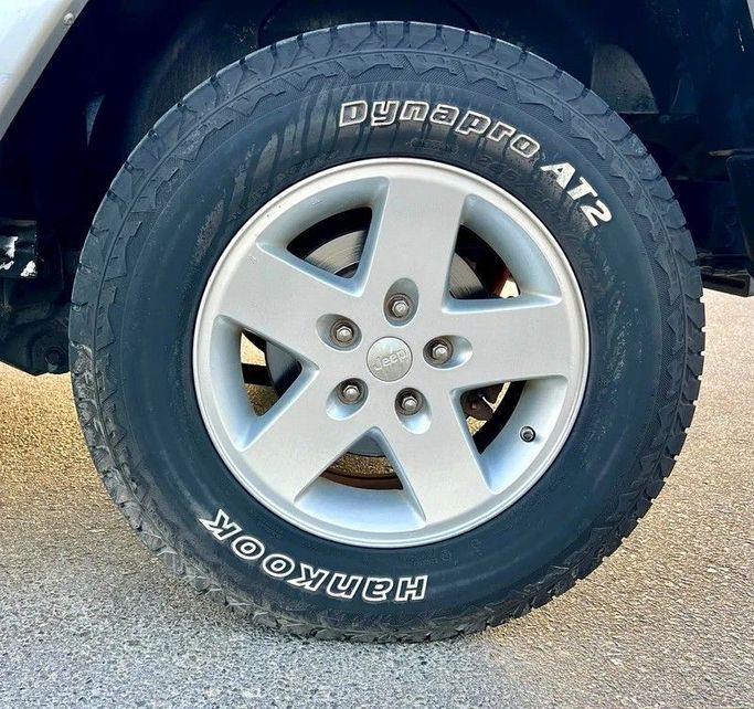 Подержанный Jeep Wrangler III (JK), 3.8 л, 2009 в Дубае от Designo Cars Trading Серебристый цвет. GCC | AUTO.AE