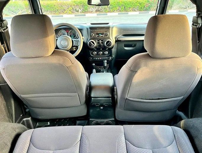 Подержанный Jeep Wrangler III (JK), 3.6 л, 2013 в Дубае от Designo Cars Trading Серебристый цвет. GCC | AUTO.AE