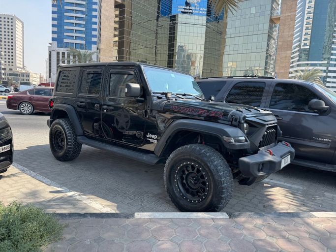 Used Jeep Wrangler IV (JL), 3.6 l, 2020 in Dubai, Black color. GCC Specs | AUTO.AE