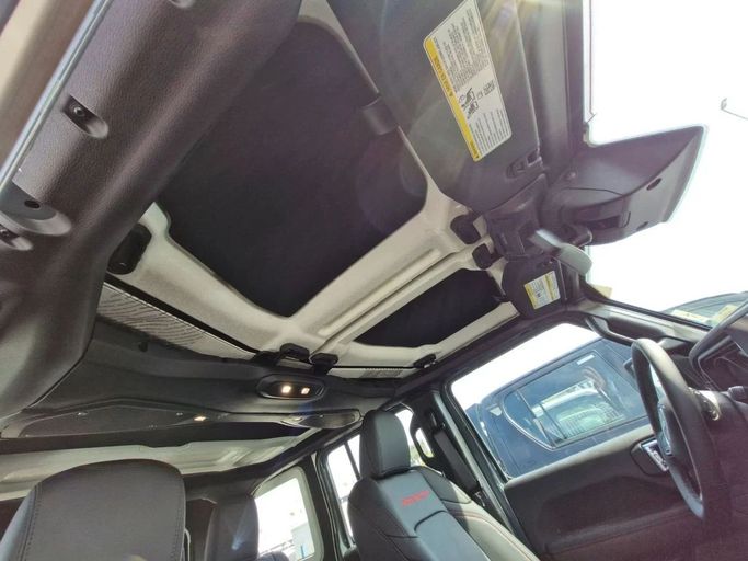 Новый Jeep Wrangler IV (JL) Рестайлинг, 3.6 л, 2025 в Дубае от Allied Motors Серый цвет. GCC | AUTO.AE