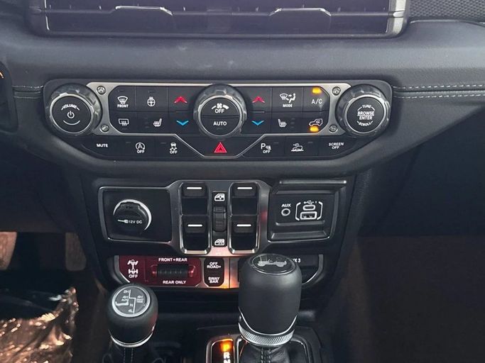 Новый Jeep Wrangler IV (JL) Рестайлинг, 3.6 л, 2025 в Дубае от Allied Motors Серый цвет. GCC | AUTO.AE