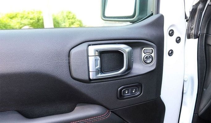 New Jeep Wrangler IV (JL) Facelift, 2.0 l, 2024 in Dubai by Segrex Auto, White color. GCC Specs | AUTO.AE