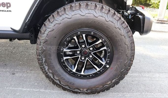 New Jeep Wrangler IV (JL) Facelift, 2.0 l, 2024 in Dubai by Segrex Auto, White color. GCC Specs | AUTO.AE