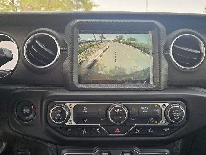 Подержанный Jeep Wrangler IV (JL), 3.6 л, 2022 в Дубае от US Motors Серебристый цвет. GCC | AUTO.AE