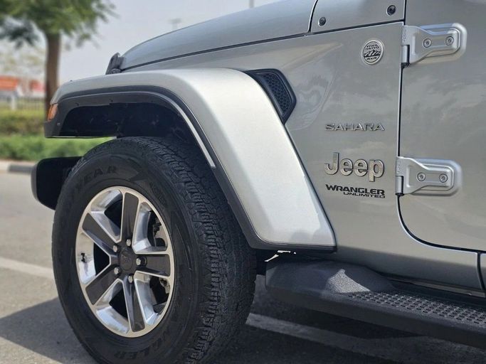 Подержанный Jeep Wrangler IV (JL), 3.6 л, 2022 в Дубае от US Motors Серебристый цвет. GCC | AUTO.AE