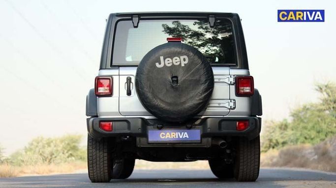 Used Jeep Wrangler IV (JL) Facelift, 3.6 l, 2023 in Dubai by Cariva Used Cars , Grey color. GCC Specs | AUTO.AE