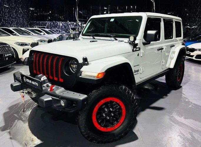 Used Jeep Wrangler IV (JL), 3.6 l, 2023 in Dubai by Zeus Motors, White color. GCC Specs | AUTO.AE