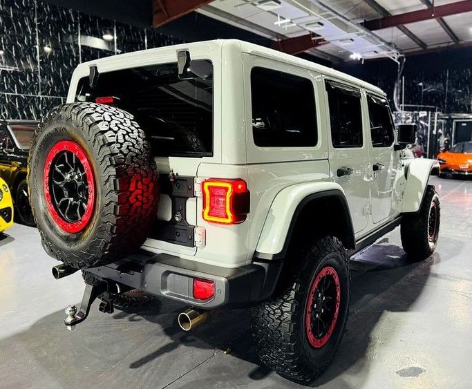 Used Jeep Wrangler IV (JL), 3.6 l, 2023 in Dubai by Zeus Motors, White color. GCC Specs | AUTO.AE