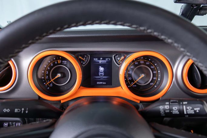 Подержанный Jeep Wrangler IV (JL), 3.6 л, 2022 в Дубае от The Car Superstore Белый цвет. GCC | AUTO.AE