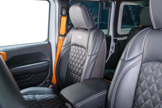 Подержанный Jeep Wrangler IV (JL), 3.6 л, 2022 в Дубае от The Car Superstore Белый цвет. GCC | AUTO.AE