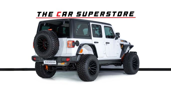 Подержанный Jeep Wrangler IV (JL), 3.6 л, 2022 в Дубае от The Car Superstore Белый цвет. GCC | AUTO.AE