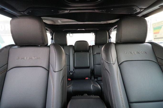 Новый Jeep Wrangler IV (JL) Рестайлинг, 2.0 л, 2024 в Дубае от Atlantic Motors FZCO Серебристый цвет. Американская | AUTO.AE