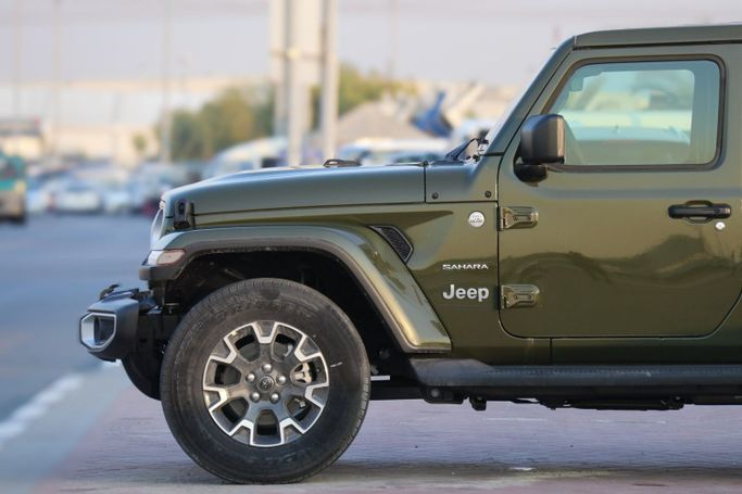 Новый Jeep Wrangler IV (JL) Рестайлинг, 2.0 л, 2024 в Дубае от Atlantic Motors FZCO Зеленый цвет.  | AUTO.AE