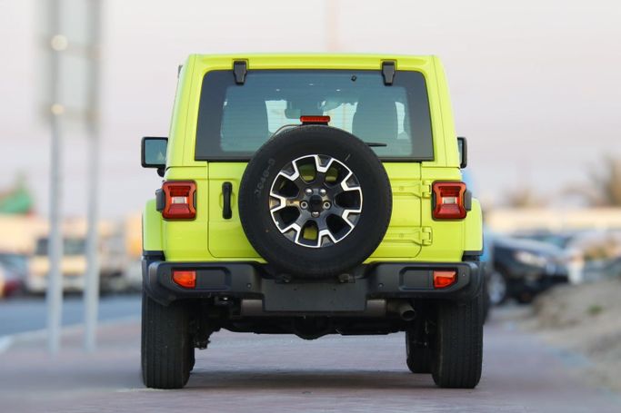 Новый Jeep Wrangler IV (JL) Рестайлинг, 2.0 л, 2024 в Дубае от Atlantic Motors FZCO Желтый цвет.  | AUTO.AE
