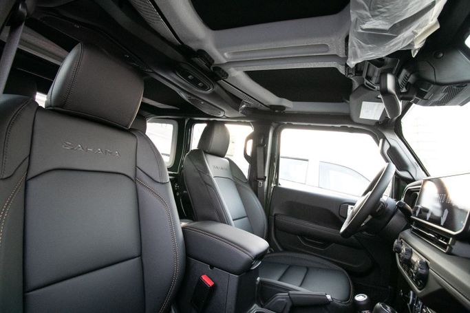 Новый Jeep Wrangler IV (JL) Рестайлинг, 2.0 л, 2024 в Дубае от Atlantic Motors FZCO Желтый цвет.  | AUTO.AE