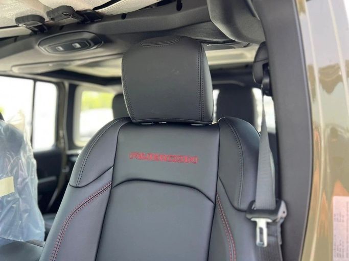 Новый Jeep Wrangler IV (JL) Рестайлинг, 2.0 л, 2025 в Дубае от Al Rawnaq Motors  Черный цвет. GCC | AUTO.AE