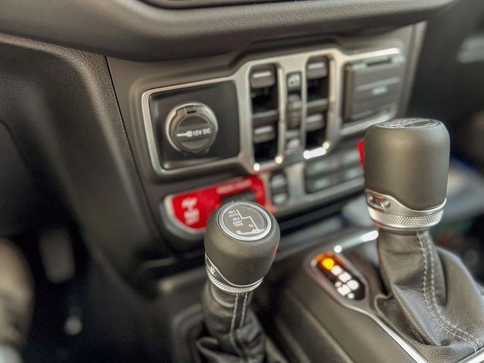 New Jeep Wrangler IV (JL) Facelift, 6.4 l, 2025 in Dubai by Al Rawnaq Motors , Black color. GCC Specs | AUTO.AE