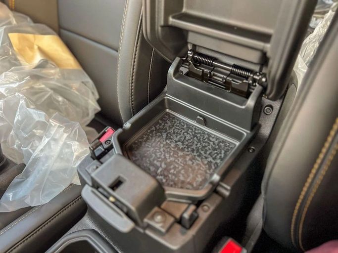 New Jeep Wrangler IV (JL) Facelift, 6.4 l, 2025 in Dubai by Al Rawnaq Motors , Black color. GCC Specs | AUTO.AE