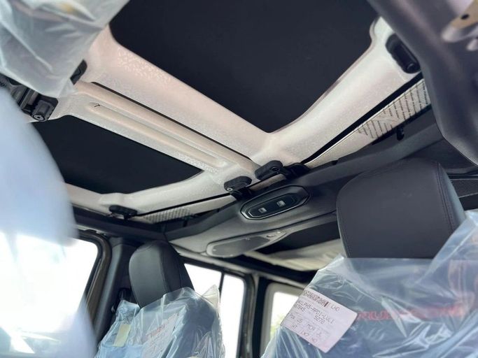 Новый Jeep Wrangler IV (JL) Рестайлинг, 2.0 л, 2025 в Дубае от Al Rawnaq Motors  Белый цвет. GCC | AUTO.AE