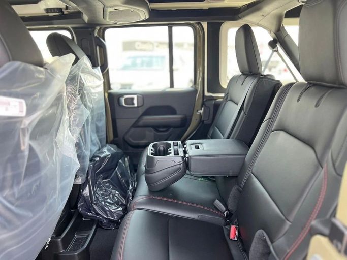 Новый Jeep Wrangler IV (JL) Рестайлинг, 2.0 л, 2025 в Дубае от Al Rawnaq Motors  Белый цвет. GCC | AUTO.AE