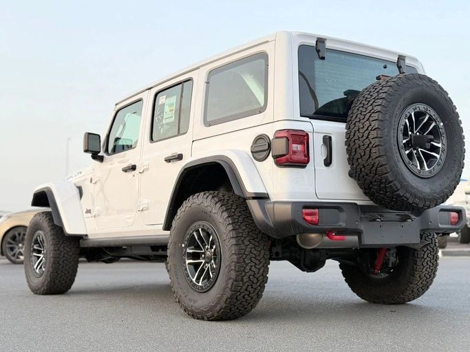 Новый Jeep Wrangler IV (JL) Рестайлинг, 2.0 л, 2025 в Дубае от Al Rawnaq Motors  Белый цвет. GCC | AUTO.AE