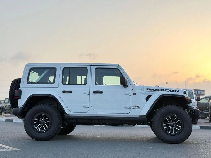 Новый Jeep Wrangler IV (JL) Рестайлинг, 2.0 л, 2025 в Дубае от Al Rawnaq Motors  Белый цвет. GCC | AUTO.AE