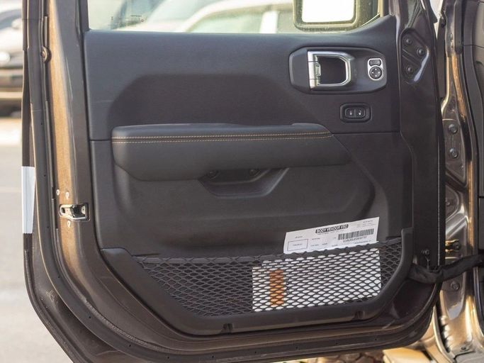 Новый Jeep Wrangler IV (JL) Рестайлинг, 6.4 л, 2025 в Дубае от Al Rawnaq Motors  Серый цвет. GCC | AUTO.AE