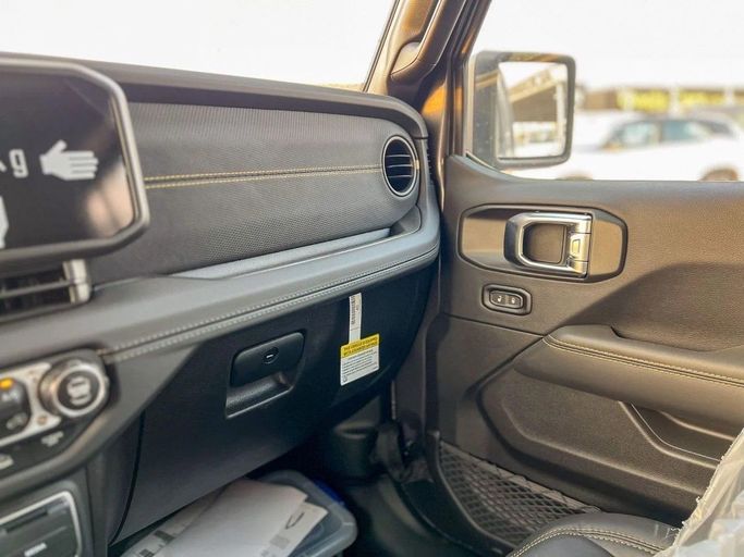 Новый Jeep Wrangler IV (JL) Рестайлинг, 6.4 л, 2025 в Дубае от Al Rawnaq Motors  Зеленый цвет. GCC | AUTO.AE